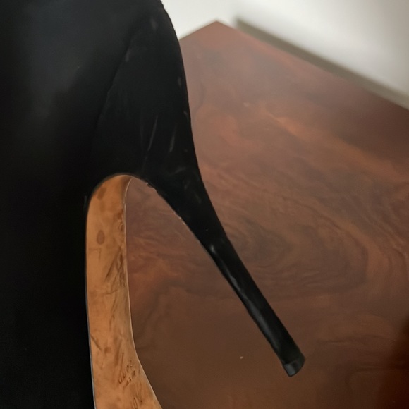 Gucci suede platform heels. Used condition. Size 40.5  5” heel 1” platform. - Picture 6 of 7